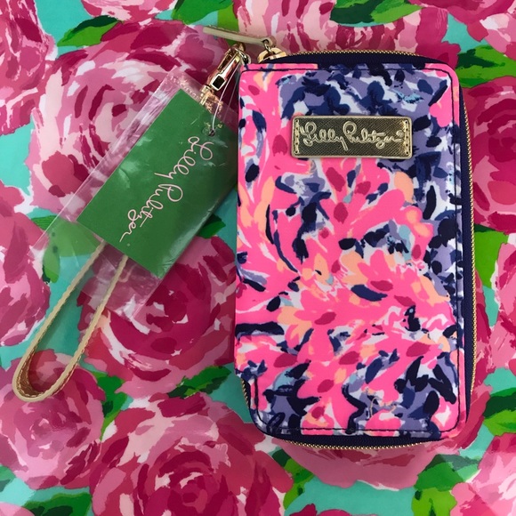 Lilly Pulitzer Accessories - Lilly Pulitzer Pink Navy Coral Floral Wristlet